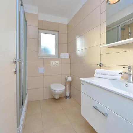 Luxurious In With Sauna 度假居 *