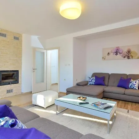 Holiday home Luxurious In With Sauna