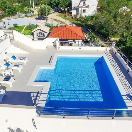 Luxurious In With Sauna Unesic